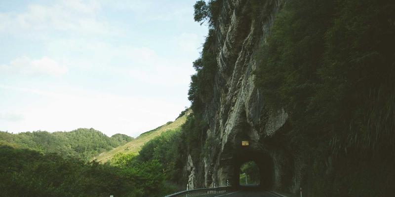 从西南枢纽到东盟动脉：云南物流企业品牌出海的本土化战略与网络构建